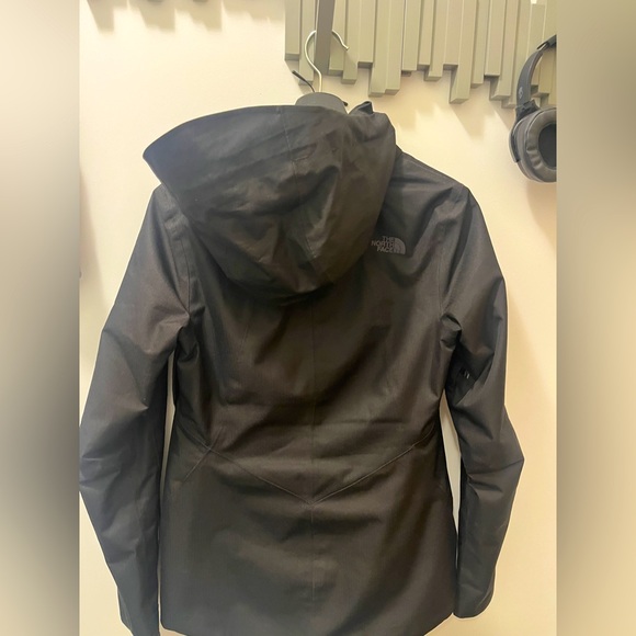 North Face Ski Jacket - Size XS
used like new - Picture 2 of 4